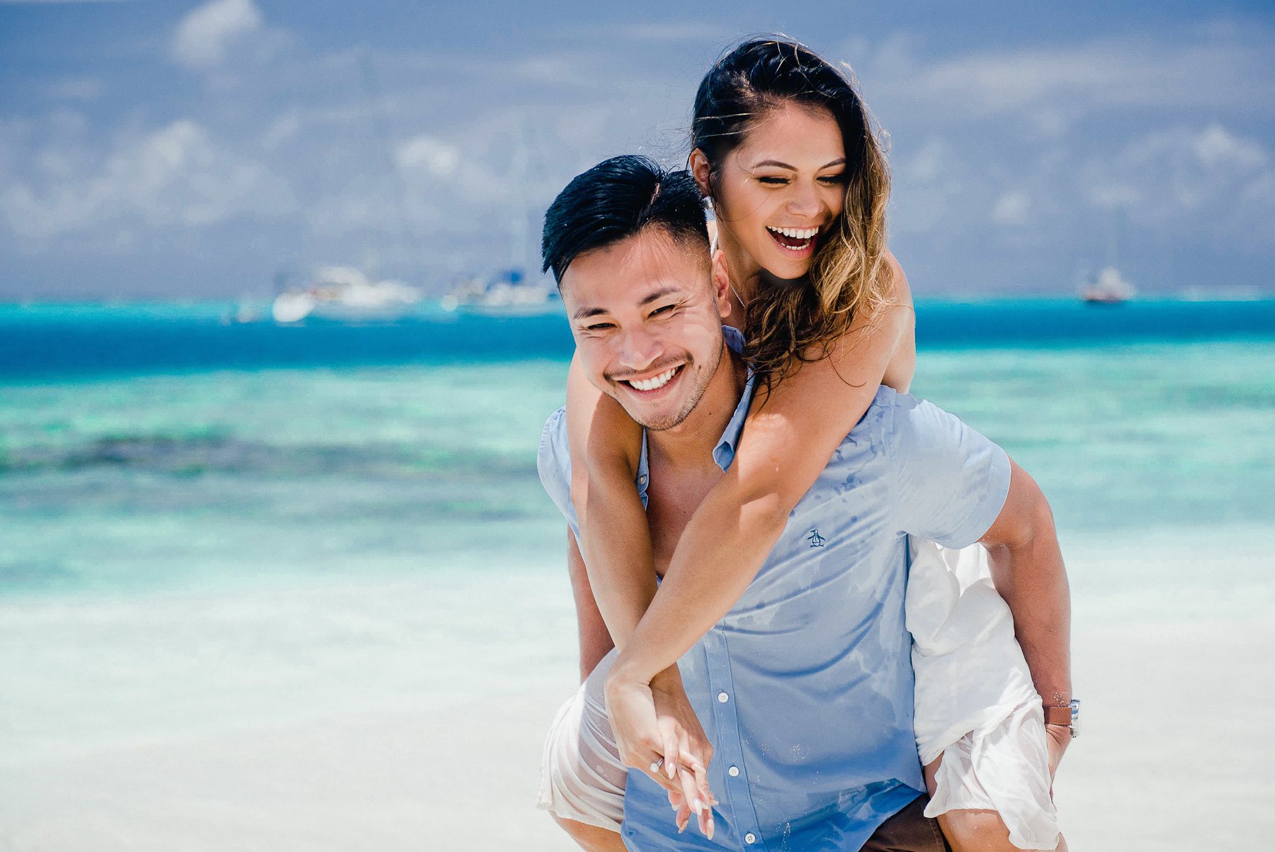 Couple Photoshooting on Moorea Island
