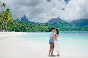 Couple Photoshooting on Moorea Island