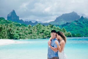 Couple Photoshooting on Moorea Island