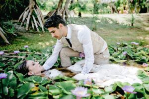 TRASH THE DRESS SESSION IN TAHITI