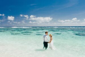 TRASH THE DRESS SESSION IN TAHITI