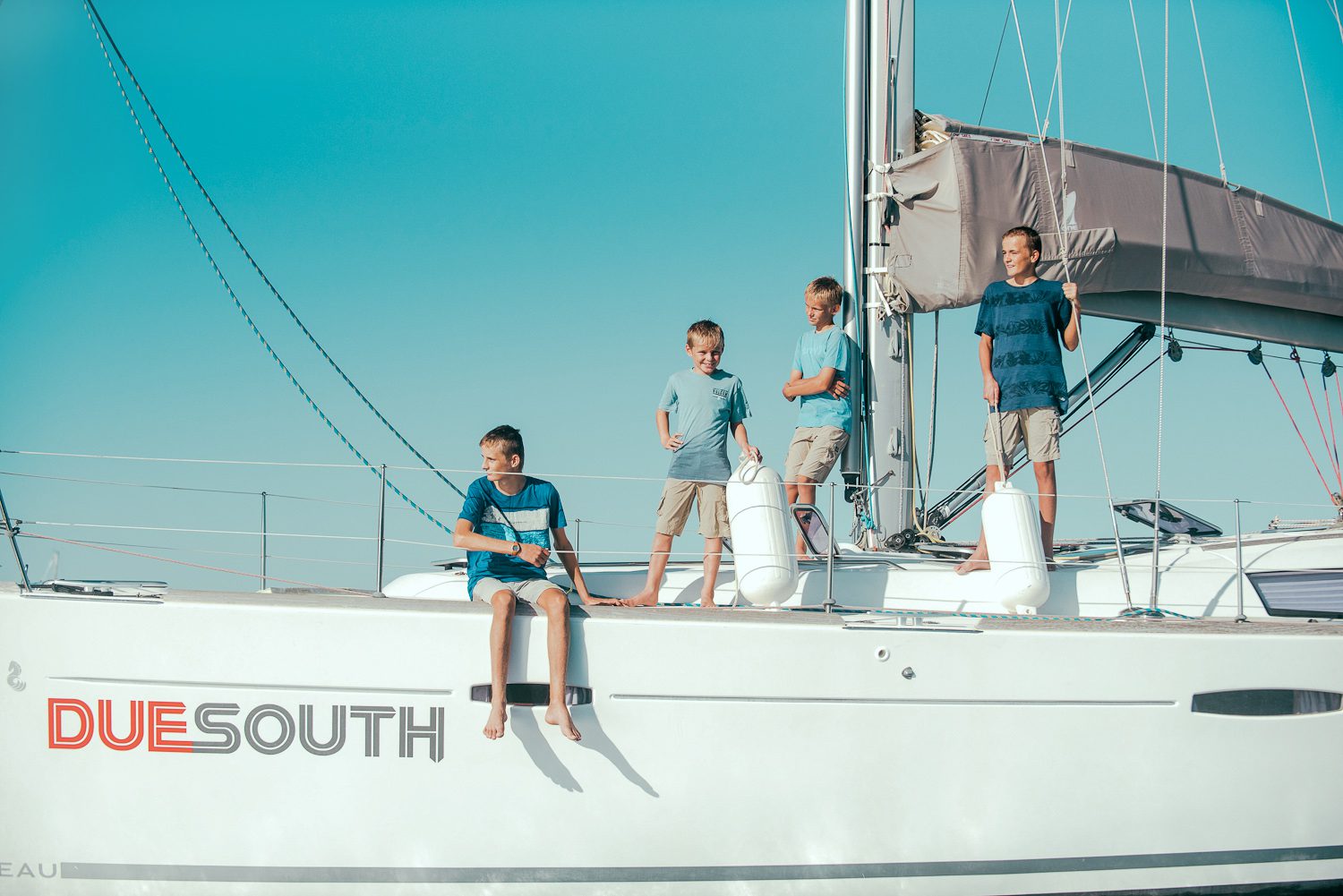 Tahiti Family photo session on a sailing boat