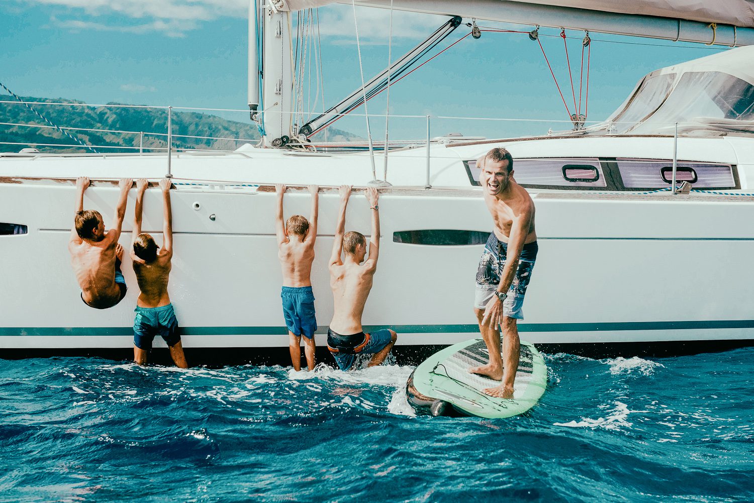Tahiti Family photo session on a sailing boat