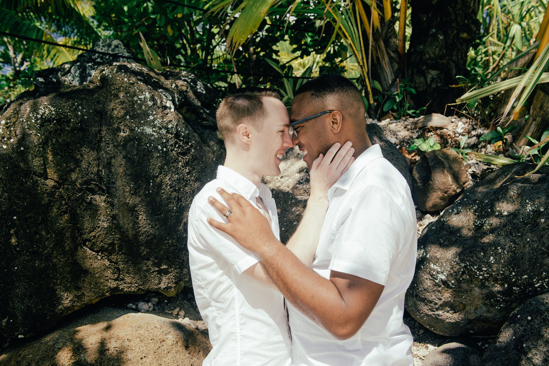 Gay Couple photoshoot in Moorea