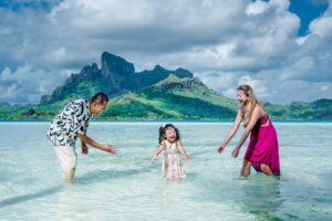 Bora Bora Family Photoshooting - In & Out Resort