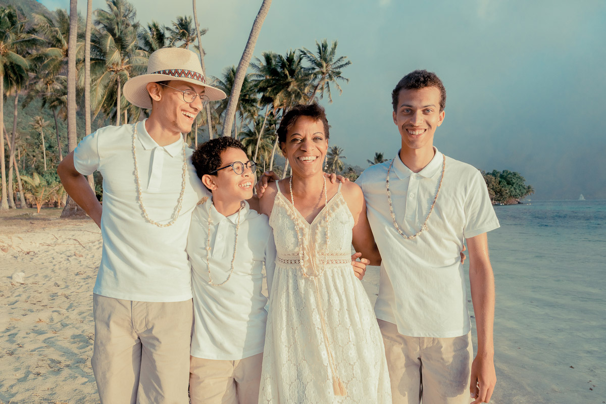Family Photo Session in Moorea Family Photo Session in Moorea